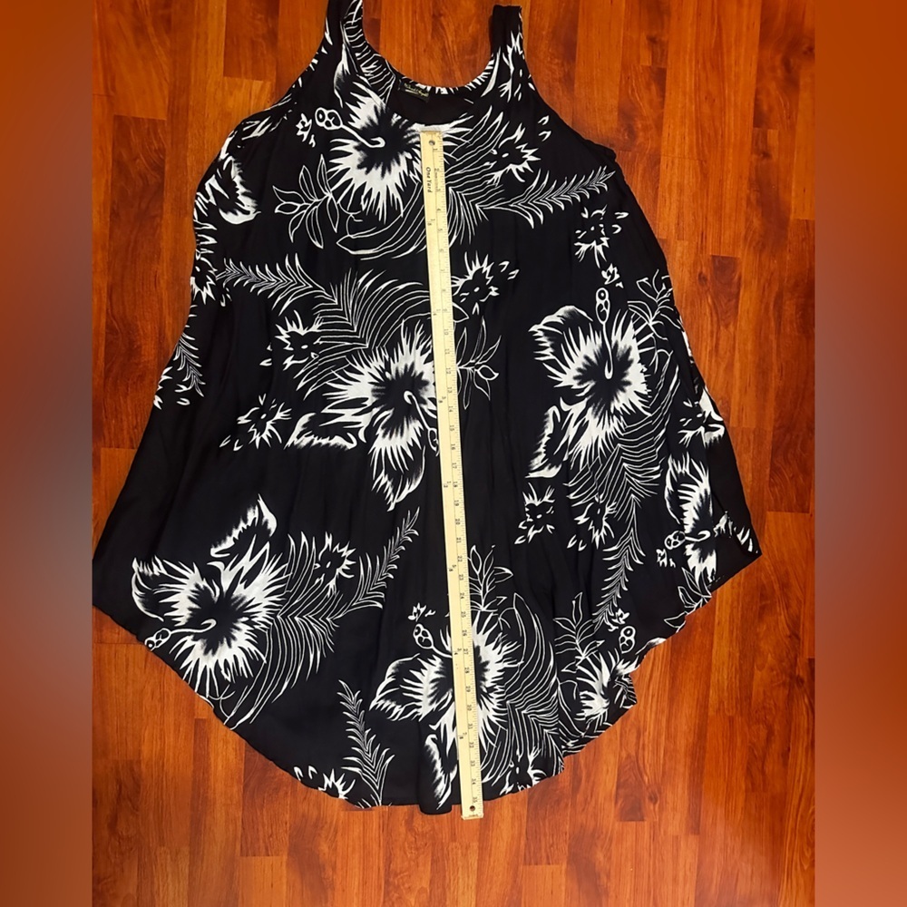 Beach Angels Black and White Floral Cover up Dress. Free Size. - Picture 11 of 13